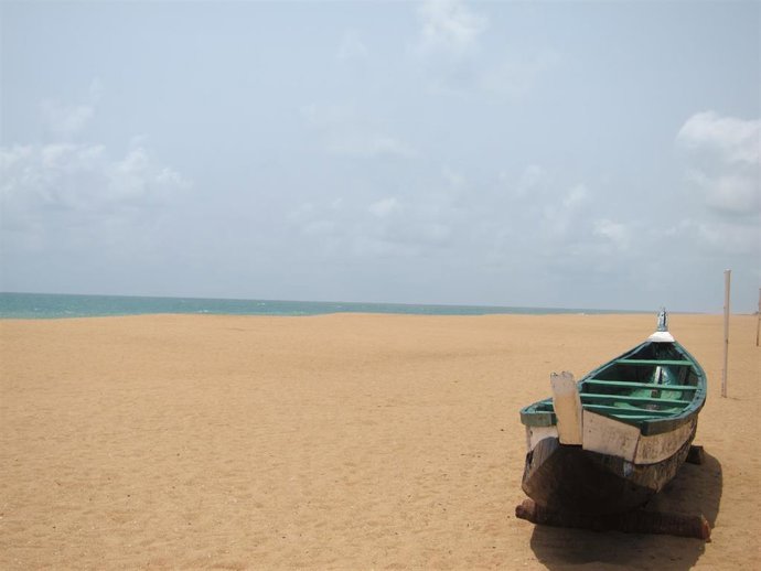 Unos 300 migrantes, cuatro de ellos muertos, llegan a costas españolas en menos de 24 horas y se busca un desaparecido