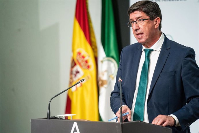 El vicepresidente de la Junta de Andalucía y consejero de Turismo, Juan Marín, en rueda de prensa 