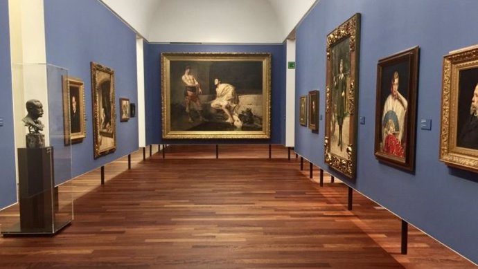 Obras de arte en una de las salas del Museo de Málaga, en el Palacio de la Aduana