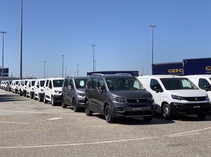 Vehículos preparados para exportación en la planta del Grupo PSA en Vigo.