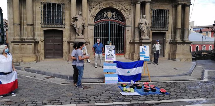 Concentración en Pamplona en protesta por la muerte de Eleazar Blandón, temporero fallecido en Murcia