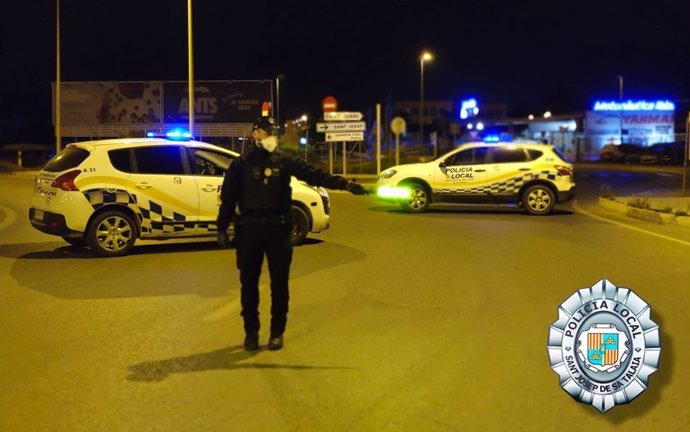 Un control de la Policía Local de Sant Josep (Ibiza).