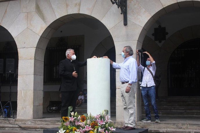 Obispo de Bilbao y alcalde de Gernika