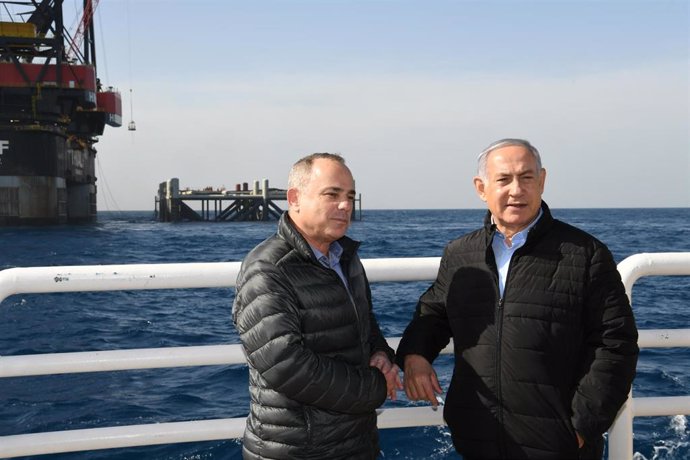 El ministro de Energía israelí, Yuval Steinitz, y el primer ministro de Israel, Benjamin Netanyahu