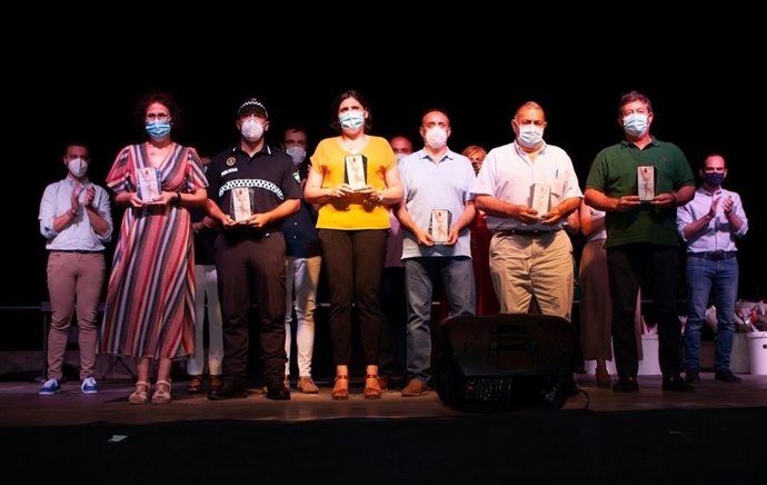 Correos recibe el reconocimiento del Ayuntamiento de Huelma por su labor durante el estado de alarma.