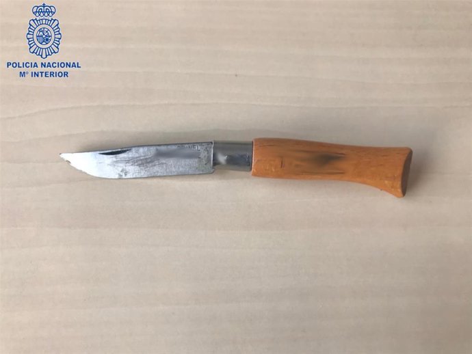 Navaja intervenida a uno de los hombres detenidos en Bons Aires.