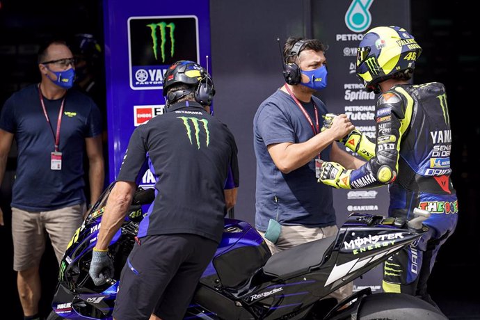 Valentino Rossi llega a su box en el Gran Premio de Austria 2020