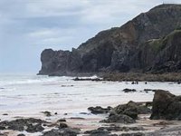 El vecino de Bilbao de 51 años ahogado en la Playa de Bakio intentó ayudar a su hija, que fue rescatada por surfistas