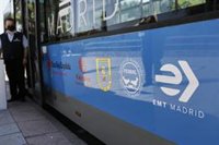 EMT recoge ya la prohibición de comer y beber en autobuses para que viajeros no se quiten la mascarilla