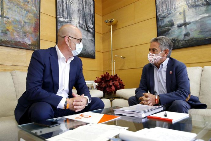 El presidente Revilla y el portavoz parlamentario de Cs, Félix Alvarez