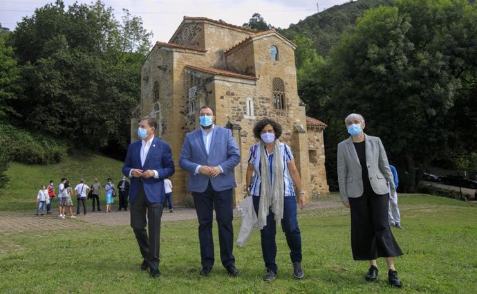 Alfredo Canteli, a la izquierda