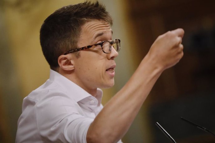 Errejón critica la "opacidad" del Gobierno y la Casa Real con el paradero del Re