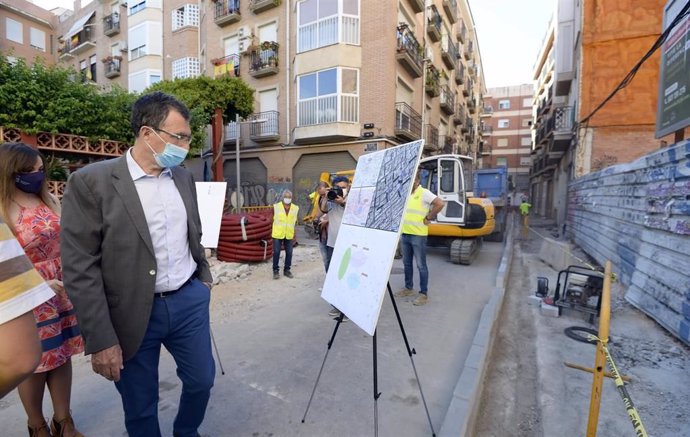 El Ayuntamiento de Murcia amplía las aceras del entorno de Santa Eulalia para ceder espacio al peatón