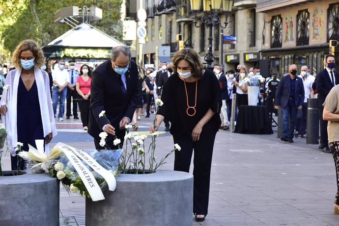 La presidenta del Congreso, Meritxell Batet, el presidente de la Generalitat, Quim Torra y la alcaldesa de Barcelona, Ada Colau, en el acto de homenaje a las víctimas de los atentados del 17A de Barcelona y Cambrils. En Barcelona, 17 de agosto de 2020.