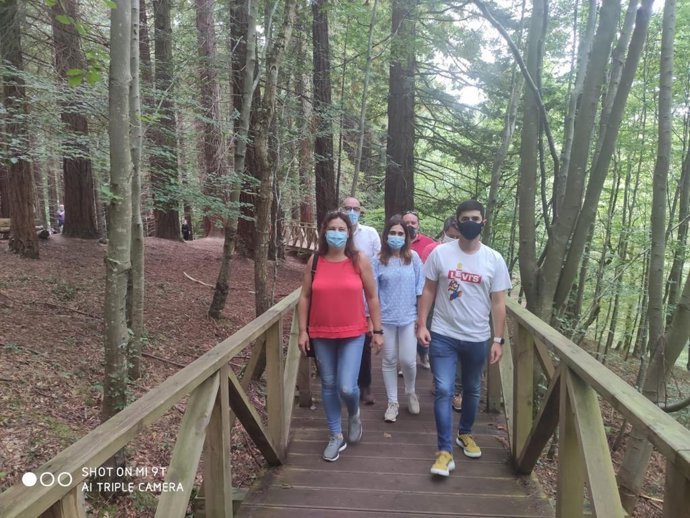 Dirigentes de Cs en Bosque Secuoyas de Cabezón de la Sal