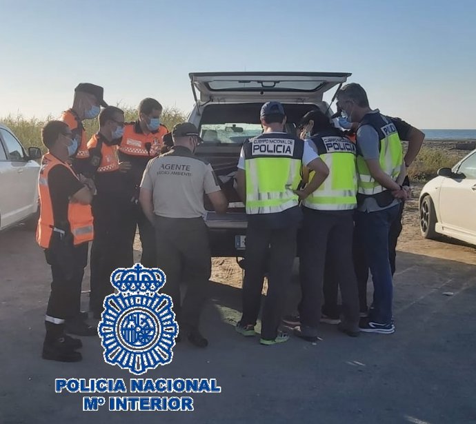 Nota De Prensa Y Fotos "Agentes De La Policía Nacional, Efectivos De Protección Civil Y Guardas Forestales Realizan Hoy Una Batida Para Localizar A Un Hombre Desaparecido En Málaga"