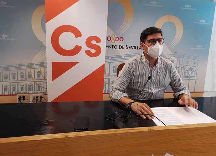 Álvaro Pimentel, portavoz municipal de Cs, en una rueda de prensa.