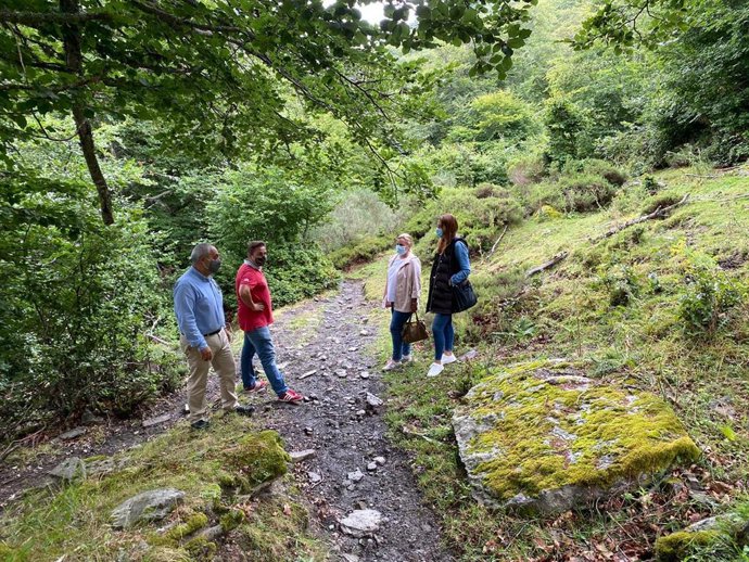 El diputado del PP Javier Brea visita Aller.