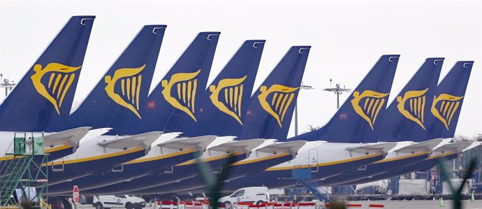 05 April 2020, Ireland, Dublin: Ryanair jets park up on the runway of Dublin airport as flights are down by 83\% due to Coronavirus. Photo: Niall Carson/PA Wire/dpa