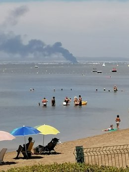 Vista del incendio declarado en el paraje La Grajuela, en San Javier