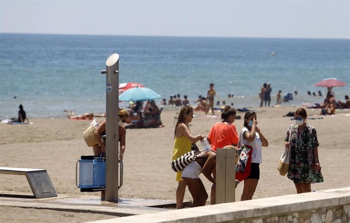 Bañistas en la playa de la Misericordia de Málaga en una imagen de archivo