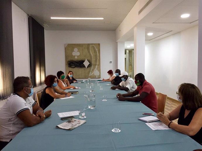 Reunión de la Diputación con miembros de la Coordinadora Solución Asentamientos.