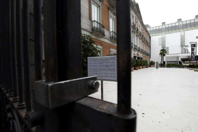 Una de las puertas del Museo Thyssen Bornemisza en Madrid