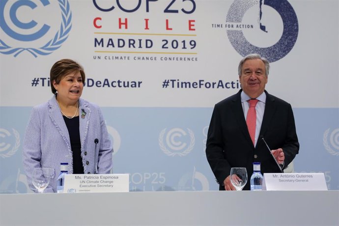 La secretaria ejecutiva de la ONU para el Cambio Climático, Patricia Espinosa (i), y el secretario general de la ONU, Antonio Guterres (d), intervienen en una rueda de prensa en Ifema de cara a la Cumbre del Clima, en Madrid a 1 de diciembre de 2019