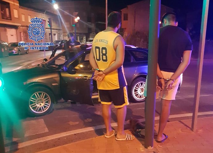 Nota Prensa: "La Policía Nacional Detiene A Dos Personas Que Robaron Con Violencia A Un Operario De Los Servicios De Limpieza De Las Calles De Murcia"