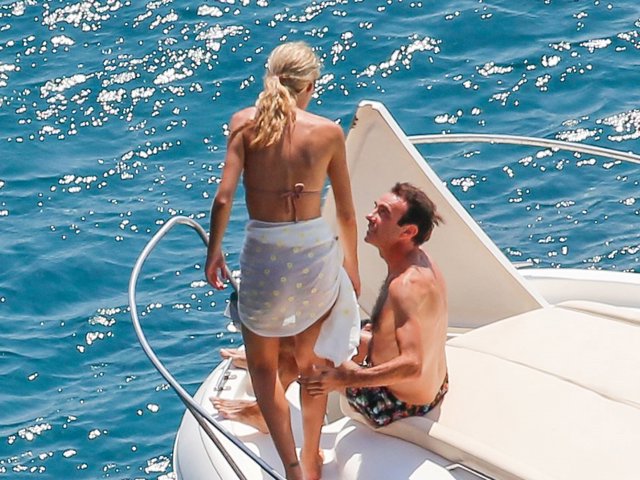 Enrique Ponce y Ana Soria pasan el día en alta mar