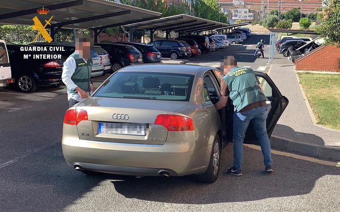 Imagen de dos investigadores