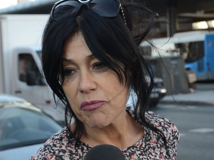 Imagen de archivo de Maite Galdeano atendiendo a la prensa