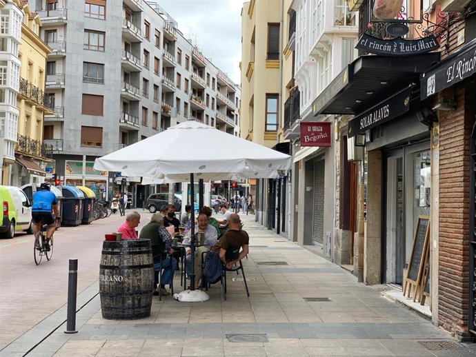 Las terrazas de Vitoria se están viendo resentidas por la pandemia y las restricciones, según SEA Hostelería.