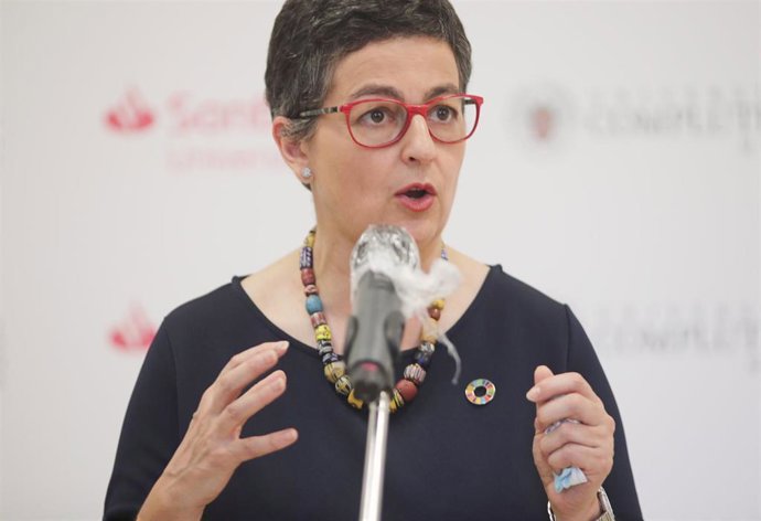 La ministra de Asuntos Exteriores y Cooperación, Arancha González Laya, interviene durante la tercera jornada de la XXXIII Edición de los Cursos de Verano en San Lorenzo de El Escorial, Madrid (España), a 22 de julio de 2020.