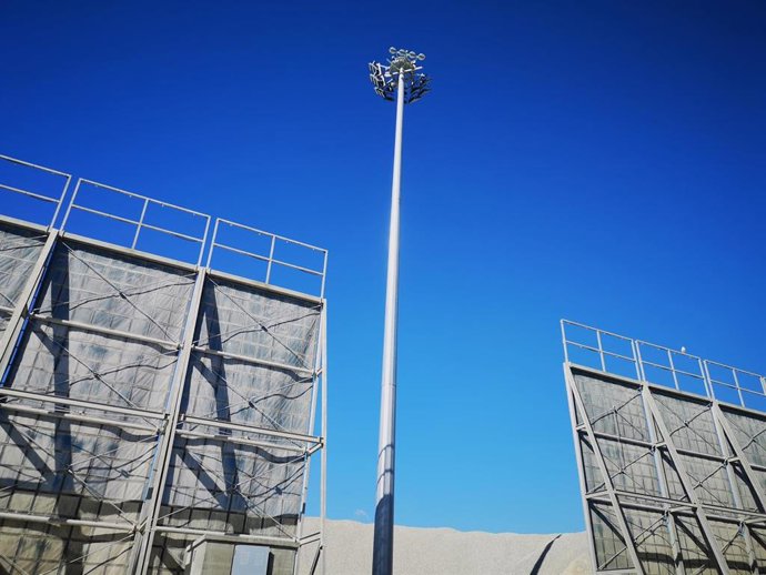 Nuevas farolas en el muelle de Pechina del Puerto de Almería