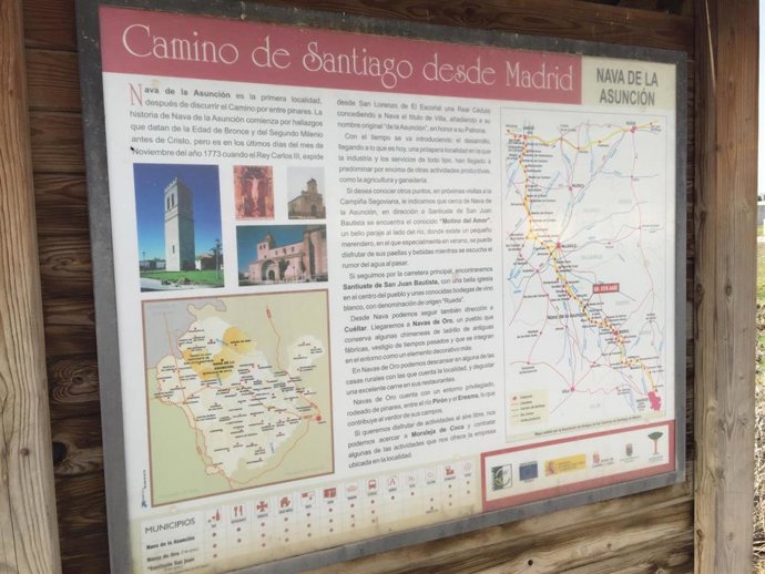Señalización del Camino de Santiago a su paso por Nava de la Asunción.