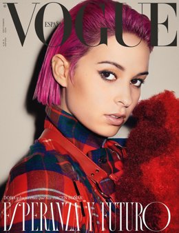 Portada de Vogue España protagonizada por Dora Postigo