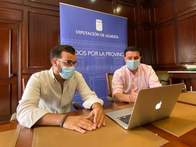 El diputado de Hacienda en la Diputación de Almería, Álvaro Izquierdo, junto al presidente, Javier Aureliano García