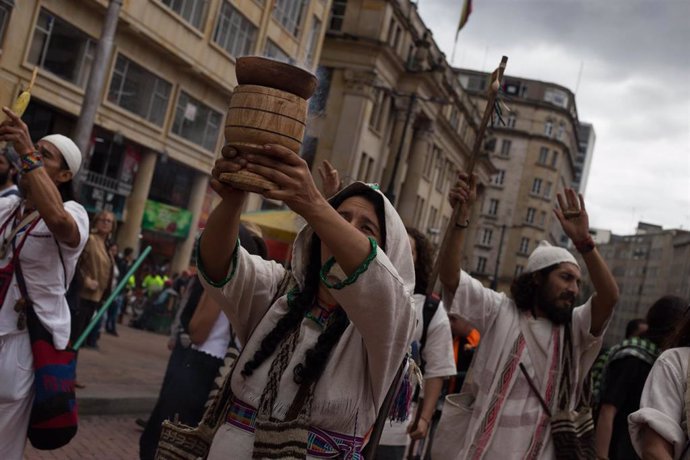 Indígenas colombianos marchan por Bogotá (Imagen de archivo)