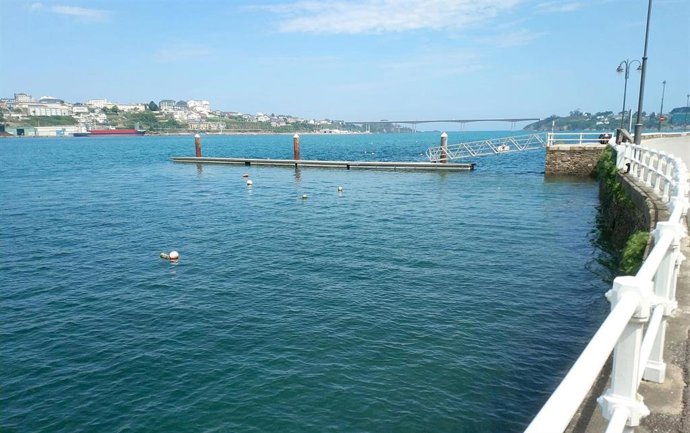 Pantalán en el puerto de Castropol.