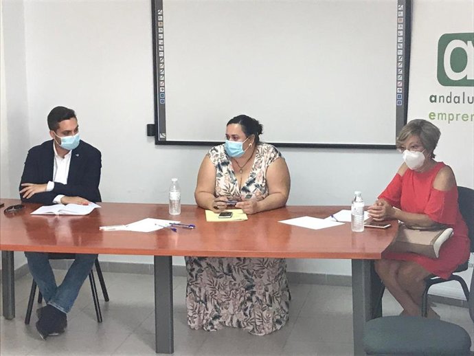 La diputada de Igualdad, Carmen Collado, y el diputado de Cultura, Antonio González Mellado, en una visita a la Mancomunidad de Municipios de La Janda