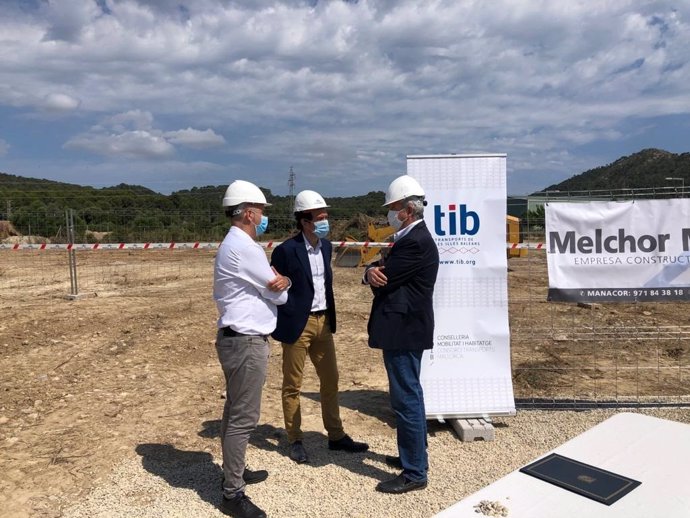 El conselller de Movilidad y Vivienda, Marc Pons, en las obras de construcción de la nueva red TIB