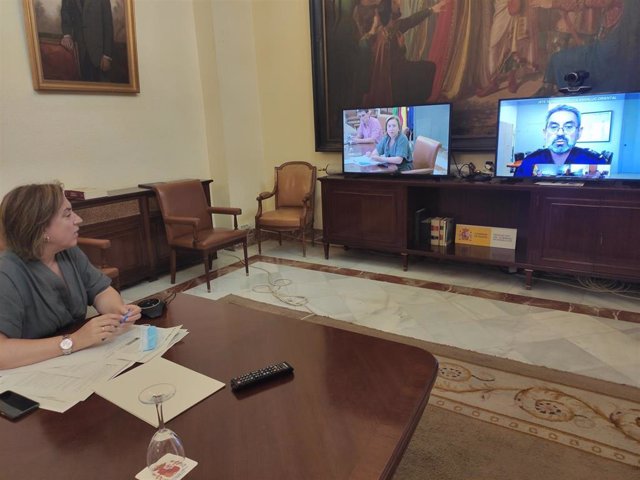 La delegada del Gobierno de España en Andalucía, Sandra García, reunida con los responsables de la Policía Nacional y de la IV Zona de la Guardia Civil