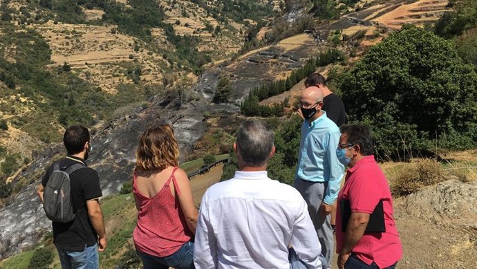 Visita de la Diputación de Granada a Bubión, tras un incendio forestal