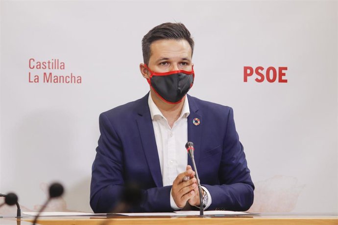 El diputado del PSOE en las Cortes regionales Miguel Zamora en rueda de prensa.