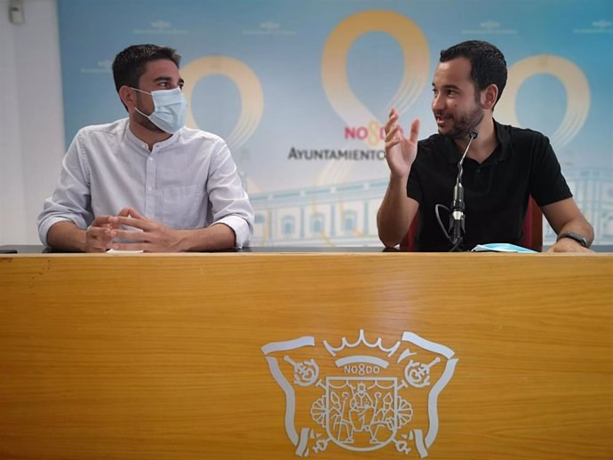 González Rojas, portavoz de Adelante Sevilla, e Ismael Sánchez, diputado autonómico