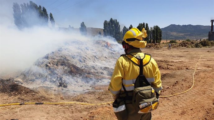 Efectivos del Plan Infomur apagan un incendio de restos de plantas aromáticas en Zaén de Arriba (Moratalla)
