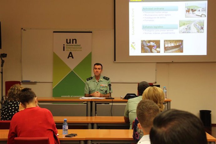 Conferencia en la UNIA sobre la actuación de la Guardia Civil durante el estado de alarma por la covid-19.