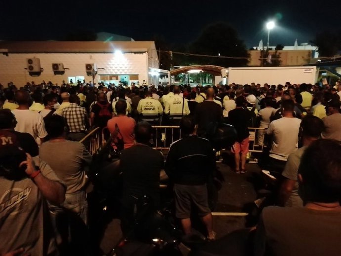 Trabajadores de la empresa auxiliar del metal en una de las asambleas en la factoría de Puerto Real