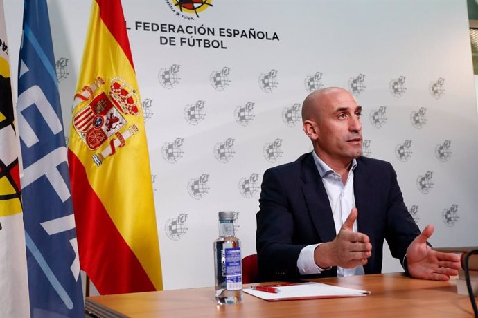 Fútbol.- Rubiales y García Caba presentan una querella contra Praena por un deli